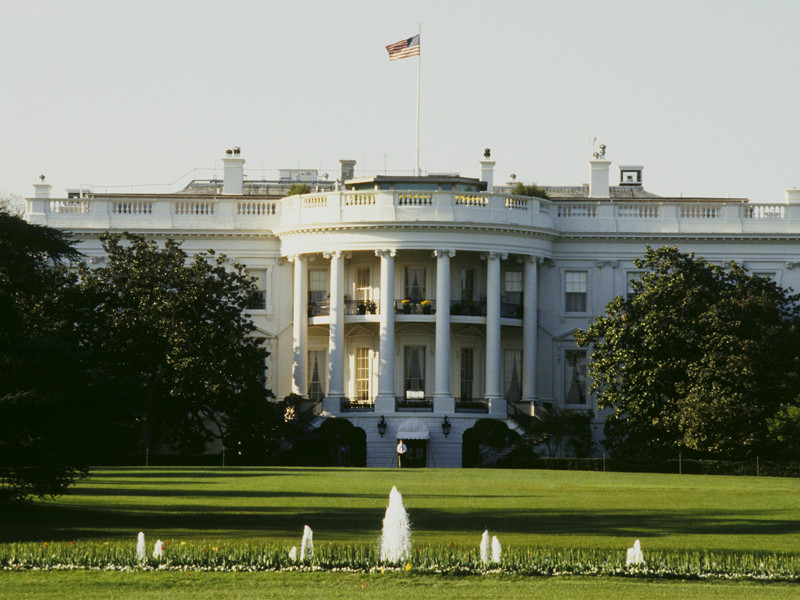 Белый дом начал проверку использования личной почты советниками президента США в служебных целях