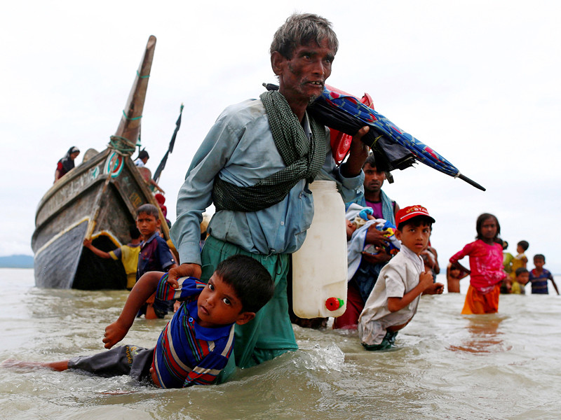 Около 370 тысяч представителей этнического меньшинства мусульман-рохинджа бежали из Мьянмы в Бангладеш из-за притеснений со стороны правительственных войск