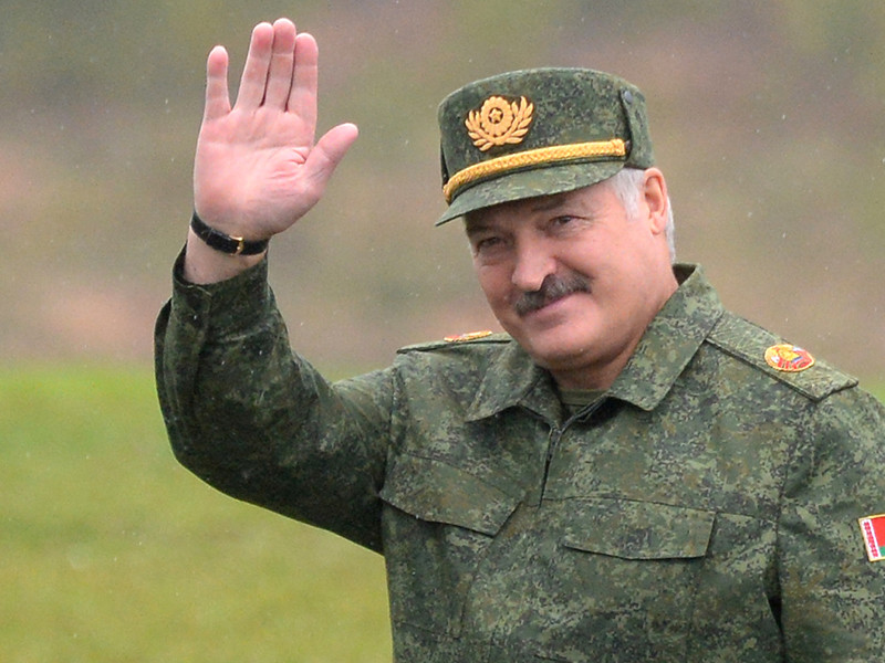 Лукашенко объяснил раздельное с Путиным наблюдение за учениями макабрической шуткой