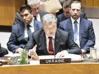 Таким образом, в настоящее время в Совете Безопасности ООН находятся два проекта по размещению миротворческой миссии в Донбассе - российский и украинский. При этом, как следует из состоявшегося накануне выступления президента Украины Петра Порошенко в Совбезе, позиции сторон по-прежнему не совпадают
