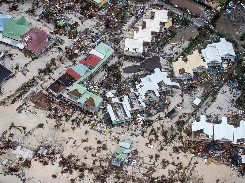 Ураган "Ирма", который сформировался в Атлантическом океане и обрушился на острова в Карибском бассейне, унес больше жизней, чем предполагалось накануне