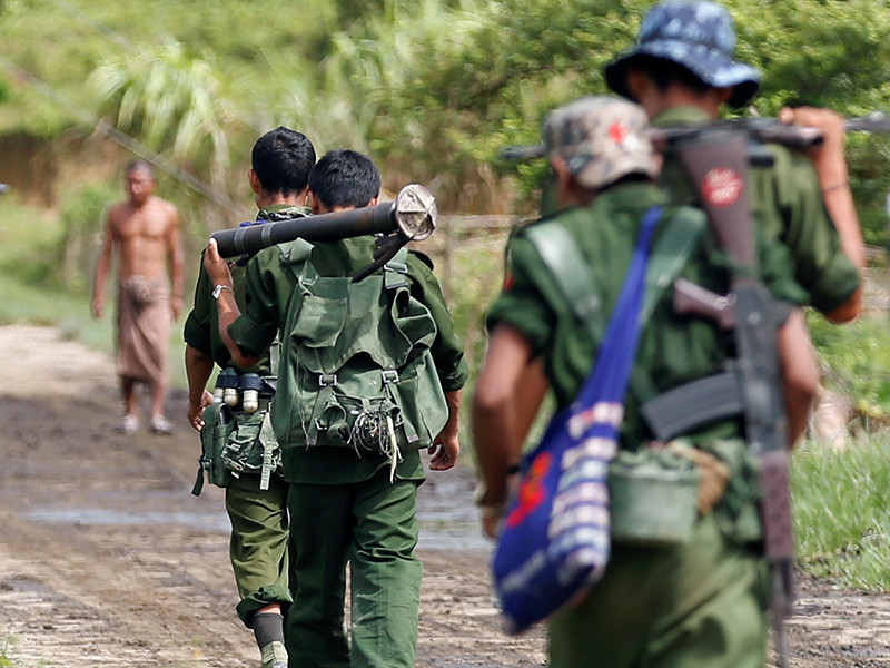  Армия Мьянмы закладывает противопехотные мины на пути мусульман-рохинджа