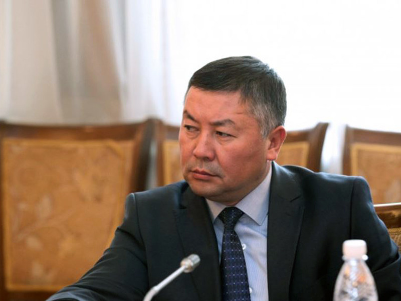 Власти Киргизии за две недели до президентских выборов заявили о подготовке вооруженного переворота. Обвиняют в этом сторонников главного оппозиционного кандидата Бабанова, а именно депутата Канатбека Исаева
