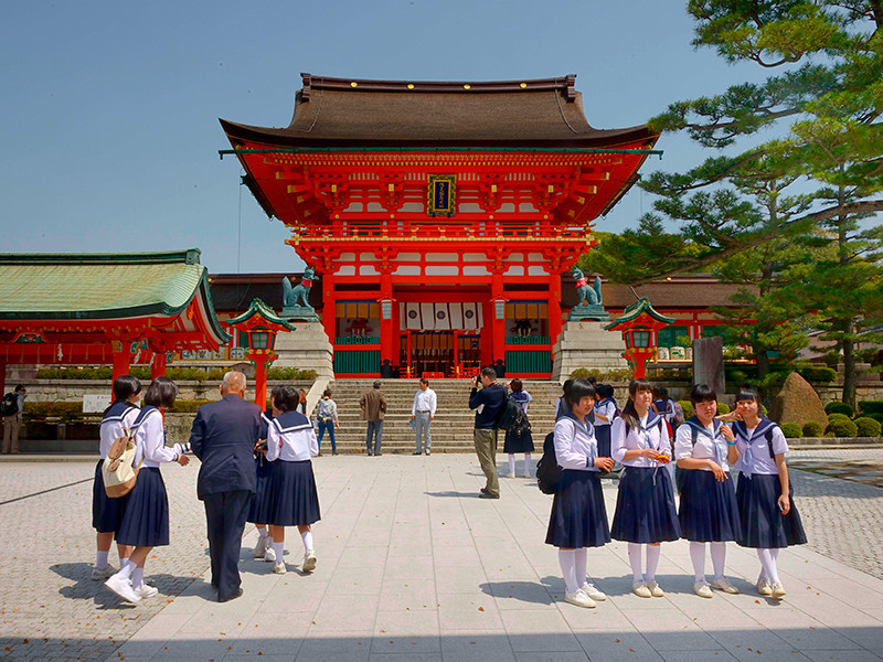В Японии школьница-шатенка подала в суд из-за требований быть брюнеткой

