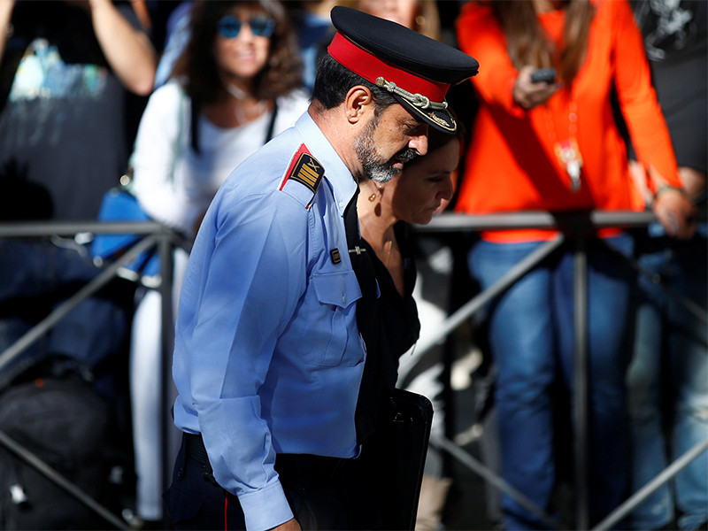 Мадридский суд не стал арестовывать главу полиции Каталонии, обвиняемого в подстрекательстве к мятежу
