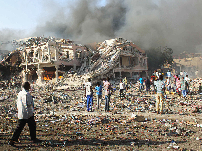 В результате взрыва в столице Сомали Могадишо погибли 276 человек, более 300 получили ранения. Об этом заявил министр информации Абдирахман Осман. Ранее сообщалось о 237 погибших