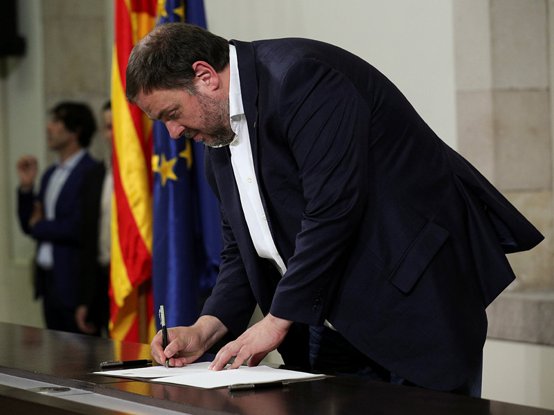 Вице-президент Каталонии Уриол Жункерас заявил о том, что власти Испании не оставили сепаратистами "никаких других вариантов", кроме как объявить о создании новой республики