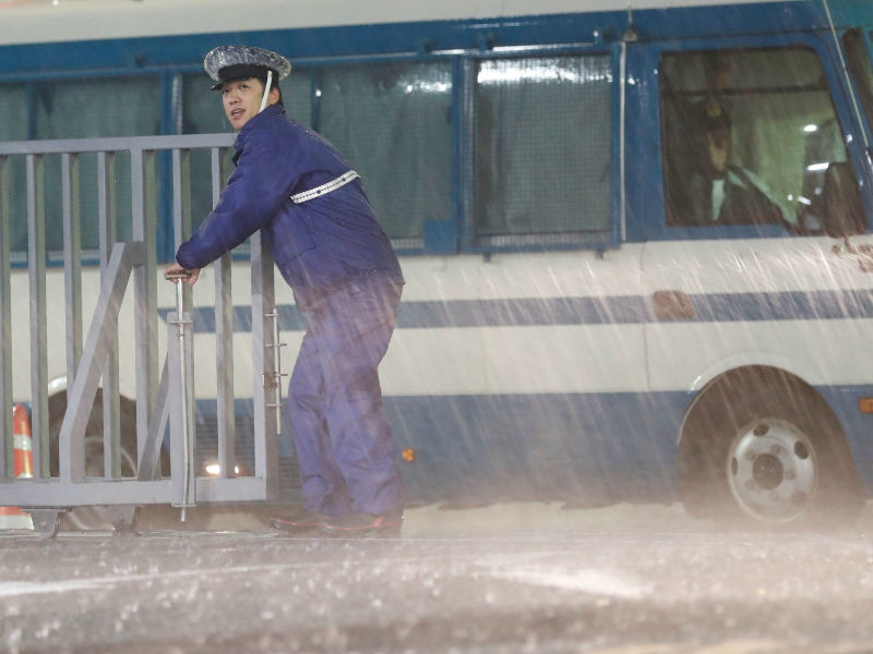 В Японии начали массовую эвакуацию из-за мощного тайфуна "Лан"
