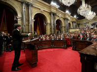 Председатель правительства Каталонии Карлес Пучдемон 10 октября обратился с речью к местному парламенту, в которой попросил отложить объявление независимости региона

