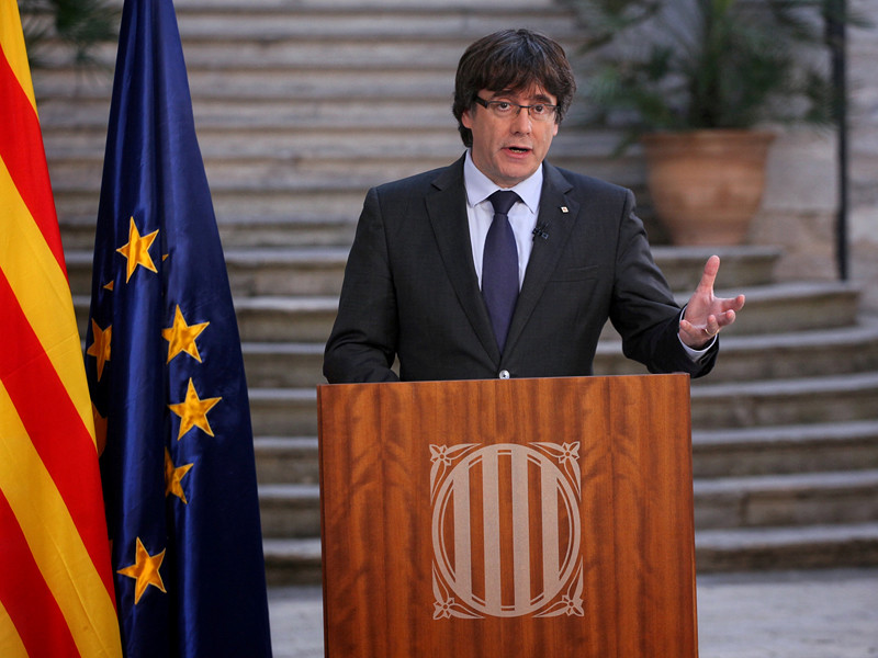 Лишенный поста властями в Мадриде лидер Каталонии Карлес Пучдемон "есть и будет оставаться" во главе региона, объявили местные власти 29 октября