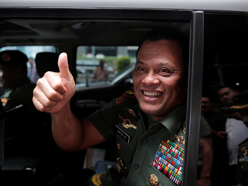 Посольство США в Джакарте 25 октября объяснило причины срыва поездки командующему вооруженными силами Индонезии Гатоту Нурмантио в Соединенные Штаты, несмотря на приглашение Пентагона. В ведомстве назвали произошедшее "административной ошибкой"
