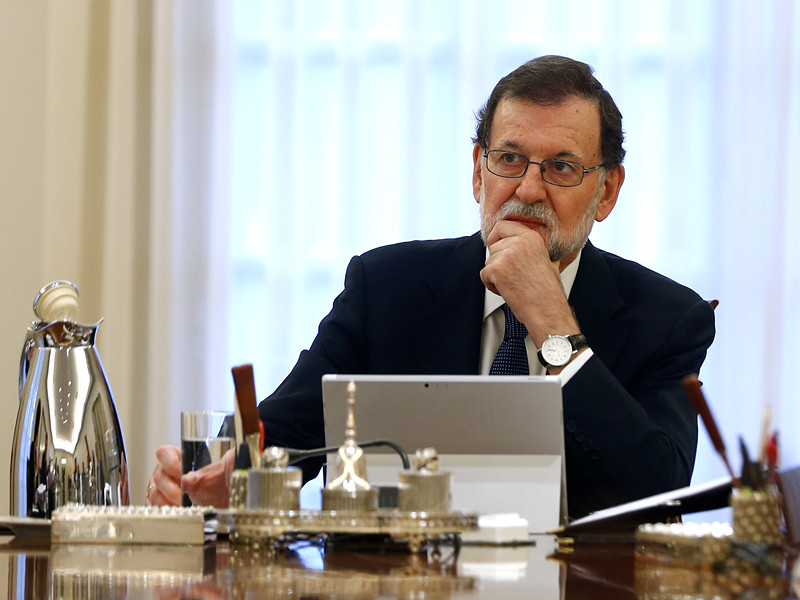 Правительство Испании, отвергшее подписанную властями Каталонии декларацию о независимости и собравшееся утром 11 октября посовещаться по поводу дальнейших шагов, похоже определилось с планом действий