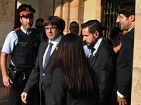 Глава Каталонии Карлес Пучдемон, отстраненный от власти решением правительства Испании, вместе с другими членами правительства уехал в Бельгию, где планирует встретиться с местными властями
