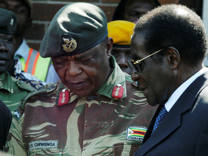 Президент Зимбабве Роберт Мугабе на фоне выступления военных против его окружения готовится уйти в отставку, вопреки своим планам удержаться у власти до ста лет. По всей видимости, глава государства вместе с супругой находится под стражей