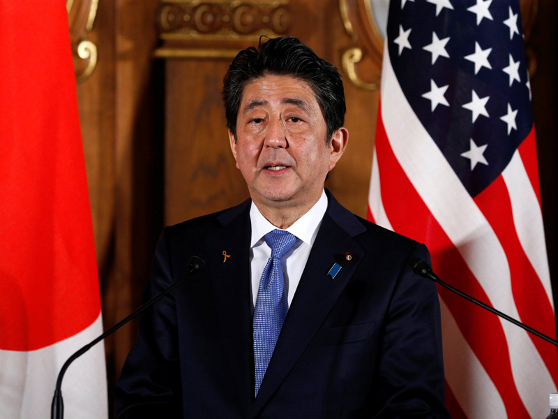 Абэ объявил о новых санкциях против КНДР. Сеул уже расширил черный список северокорейцев
