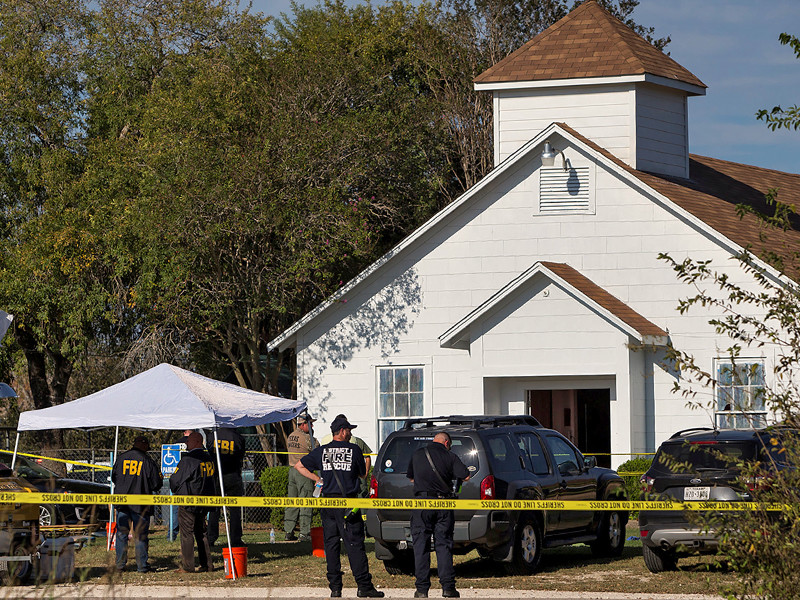 Бывший военнослужащий Девин Патрик Келли, накануне устроивший стрельбу в баптистской церкви в техасском городе Сазерленд-Спрингс, пять лет назад был судим за нападение на жену и ребенка
