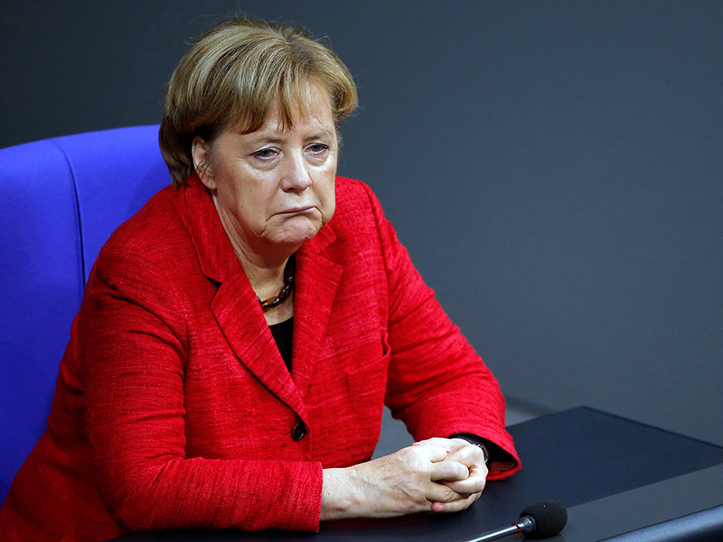 Меркель в субботу заявила: "Люди проголосовали. И я абсолютно не поддерживаю просьбу людей опять проголосовать, если мы ничего не сможем сделать с (такими) результатами"