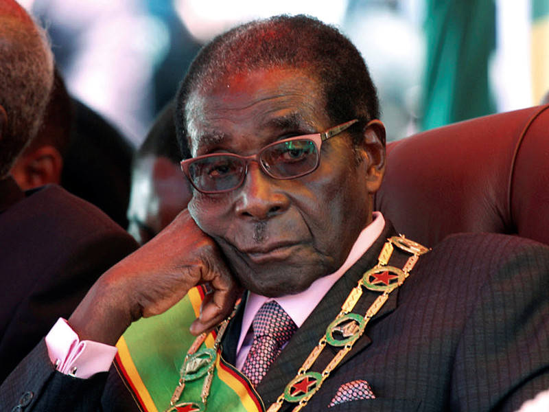 В полдень понедельника (13:00 по московскому времени) истек ультиматум правящей партии Зимбабве ZANU - PF, требовавшей от 93-летнего президента страны Роберта Мугабе покинуть свой пост и обещавшей в противном случае начать процедуру импичмента
