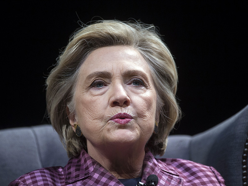 Хиллари Клинтон отвергла свою причастность к урановым сделкам с Россией, расследовать которые ранее поручил американский генпрокурор Джефф Сешнс. Обвинения в свой адрес экс-глава Госдепа называет искажением фактов