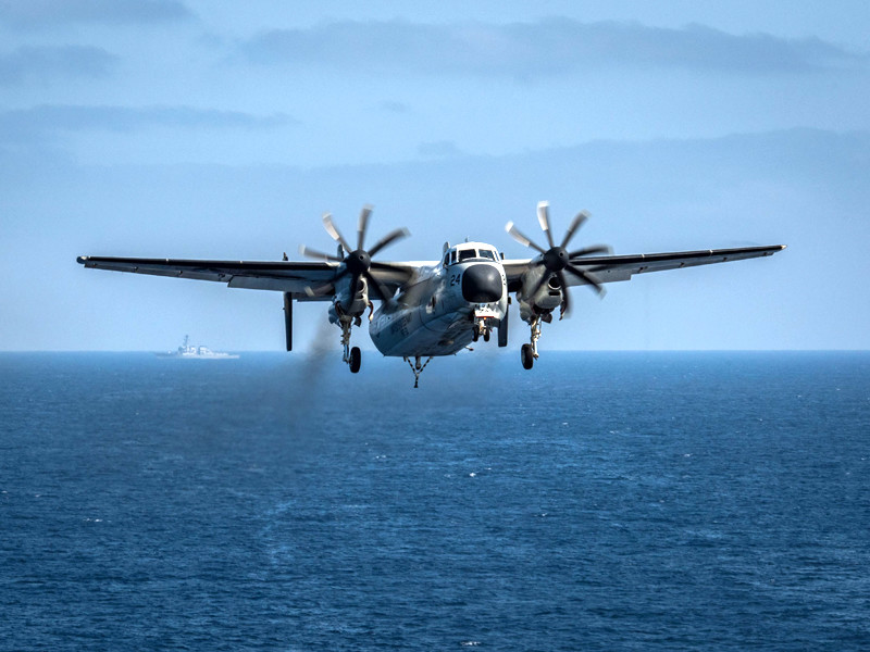 В Тихом океане завершены поиски трех моряков, пропавших после крушения самолета ВМС США