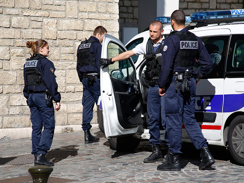 Во Франции задержали шесть человек, готовивших атаку на рождественский базар в Реймсе

