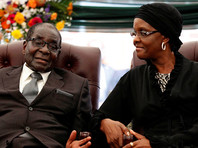Экс-президент Зимбабве Роберт Мугабе переезжает в сельскую глубинку вместе с женой