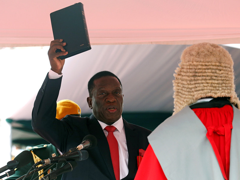 Республику возглавил Эммерсон Мнангагва, бывший вице-президент, после отставки которого в начале ноября в стране и разразился политический кризис