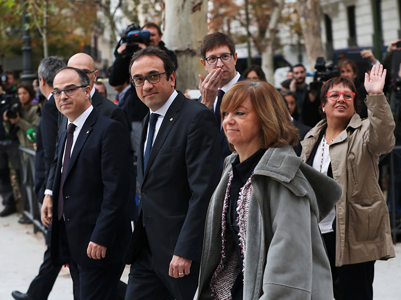 Министры Пучдемона прибыли в Мадрид, но допрос каталонцев отложили до следующей недели