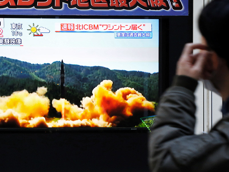 Северная Корея заявила об успешном испытании межконтинентальной баллистической ракеты "Хвасон-15"