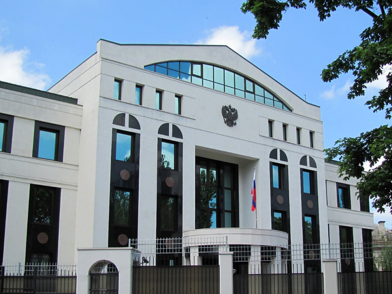 Посольство РФ в Молдавии осудило и призвало расследовать осквернение памятника Пушкину в городе Фалешты