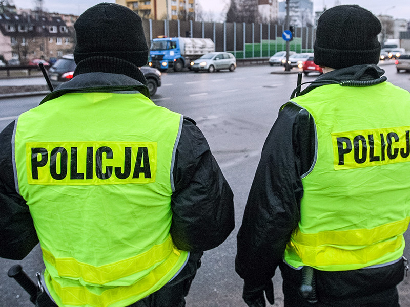 В Польше сотрудники правоохранительных органов задержали по подозрению в незаконном сотрудничестве с ФСБ генерала Петра Пытеля, которой ранее возглавлял службу военной контрразведки (SKW)
l
