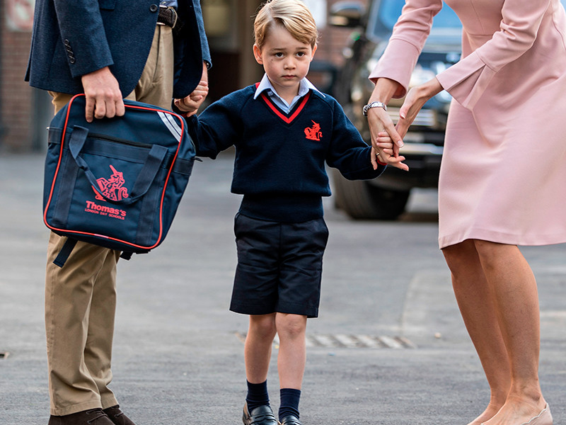 Первенец герцога и герцогини Кембриджских принц Джордж родился 22 июля 2013 года. Он стал третьим в очереди на британский престол после своего деда принца Чарльза и отца

