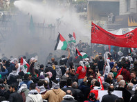 Демонстрантов у посольства США в Бейруте разгоняют слезоточивым газом