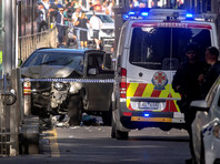 В центре Мельбурна  автомобиль   наехал на пешеходов - сообщается о  14  пострадавших