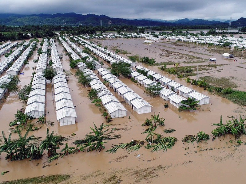 Почти 90 человек стали жертвами наводнений и оползней на филиппинском острове Минданао, вызванных тропическим штормом "Кай Так"