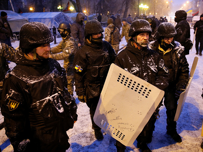 В Киеве правоохранители совершили попытку штурма палаточного лагеря, развернутого в правительственном квартале сторонниками лидера "Движения новых сил" Михаила Саакашвили
