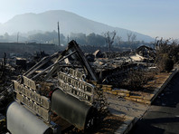 Свирепствующие в Калифорнии лесные пожары уничтожили более тысячи построек, под угрозой еще 25 тысяч