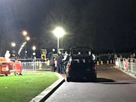 Ранее сообщалось, что полиция оцепила площадь Гайд-парк-корнер рядом с Букингемским дворцом из-за подозрительного автомобиля