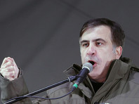 К блокирующим телеканал активистам приехал экс-президент Грузии, лидер партии "Рух новых сил" Михаил Саакашвили