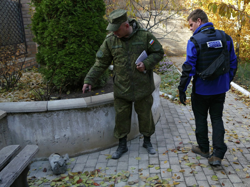 СЦКК начал работу на юго-востоке Украины в сентябре 2014 года и был призван оказывать содействие реализации минских соглашений. Центр был создан в соответствии с договоренностями на уровне президентов России и Украины
