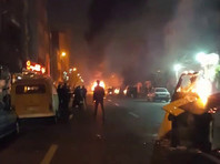 Reuters сообщает, что протесты захлестнули столицу страны Тегеран. Там протестующие скандируют имя шаха Резы - главного иранского реформатора первой половины 20 века