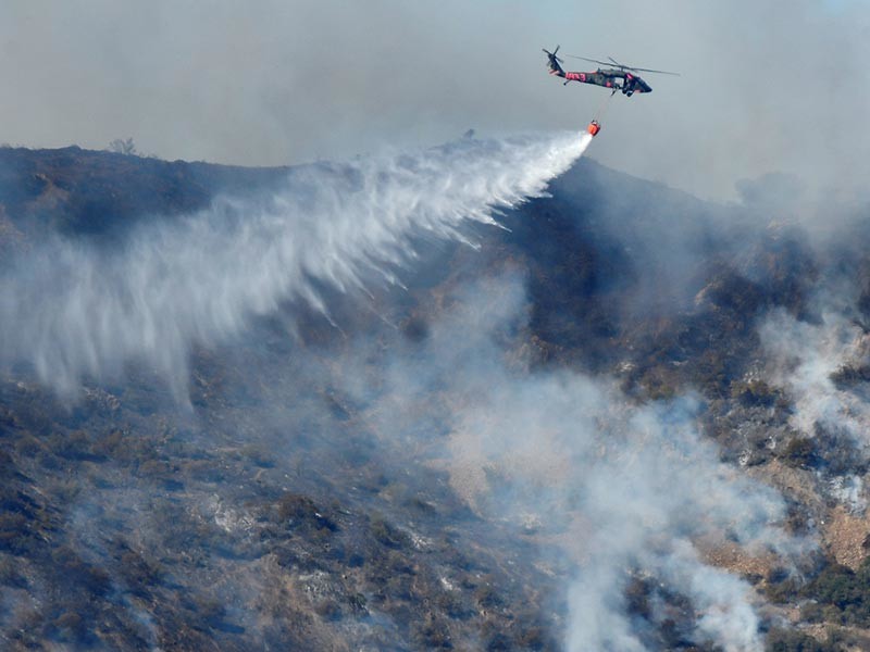 Крупнейший по площади природный пожар в современной истории американского штата Калифорния удалось локализовать, сообщил пожарный департамент штата


