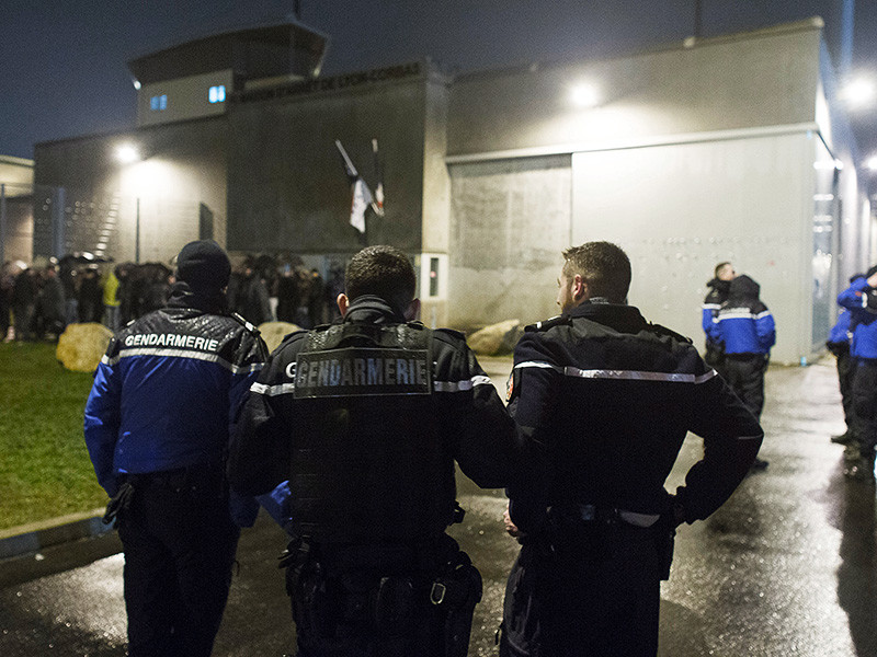 Во Франции тюремные надзиратели блокировали работу более ста тюрем в ходе забастовки, которая длится восьмой день и охватывает все регионы страны