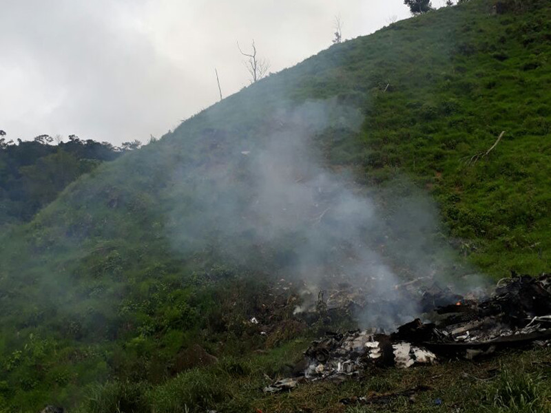 В Колумбии десять человек погибли при крушении военного вертолета российского производства Ми-17. 
По данным агентства, на борту воздушного судна, вылетевшего из города Каукасия, находились восемь военнослужащих и два гражданских лица