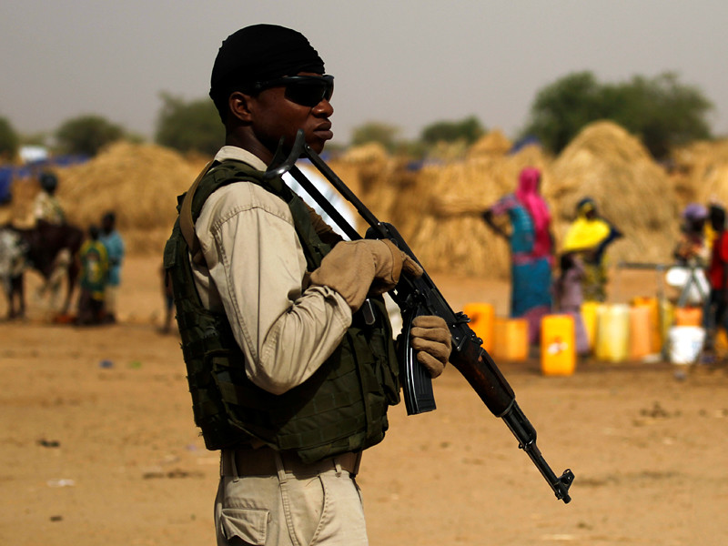 В городе Майдугури, расположенном на северо-востоке Нигерии в федеральном штате Борно, террористы-смертники привели в действие взрывные устройства, в результате чего, по меньшей мере, 12 человек погибли, и 48 получили ранения различной степени тяжести