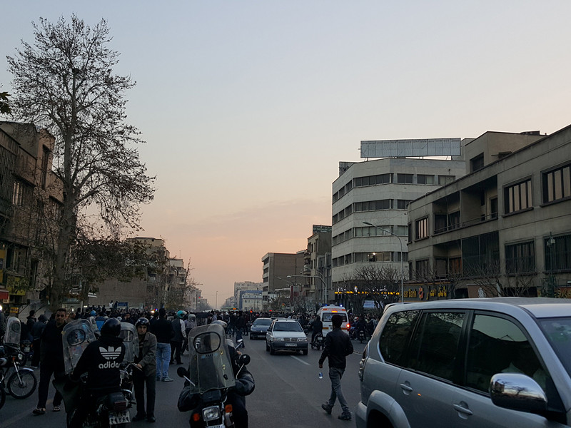 Сотрудники силовых структур Ирана задержали гражданина одной из стран Европейского союза, который, по мнению местных властей, руководил антиправительственными акциями в городе Боруджерд, вылившимися в столкновения демонстрантов с правоохранителями