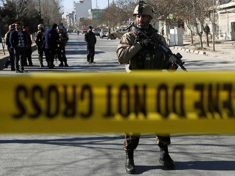 Один человек убит и двое похищены в ходе вооруженного нападения на автомашину миссии ООН в Кабуле рано утром в понедельник, 22 января
