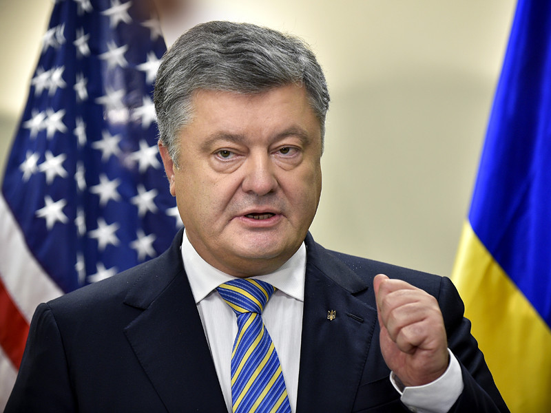Президент Украины Петр Порошенко выразил "искреннюю благодарность" официальному Вашингтону за публикацию "кремлевского доклада"