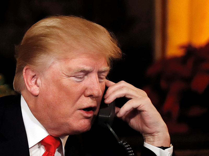 Президент США Дональд Трамп пообщался по телефону с турецким коллегой Реджепом Тайипом Эрдоганом. Лидеры обсудили ситуацию в Сирии. Об этом говорится в сообщении на сайте Белого дома