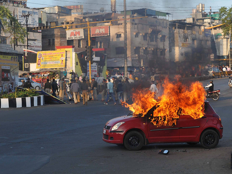 В ряде штатов Индии проходят демонстрации протеста этно-сословной группы раджпутов против выхода на экраны фильма "Падмавати", премьера которого назначена на 25 января